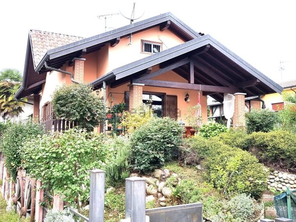 casa indipendente in vendita a Borgo Ticino in zona Campagnola
