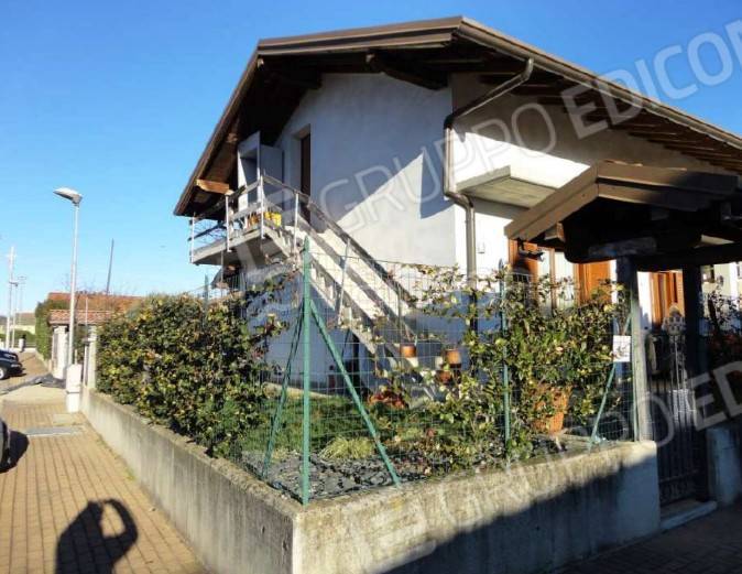 casa indipendente in vendita a Borgo Ticino