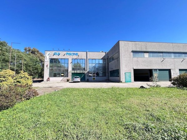 locale commerciale in vendita a Borgo Ticino