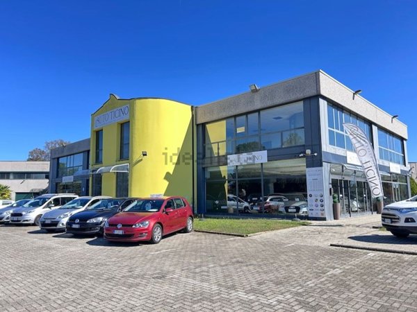 locale commerciale in vendita a Borgo Ticino