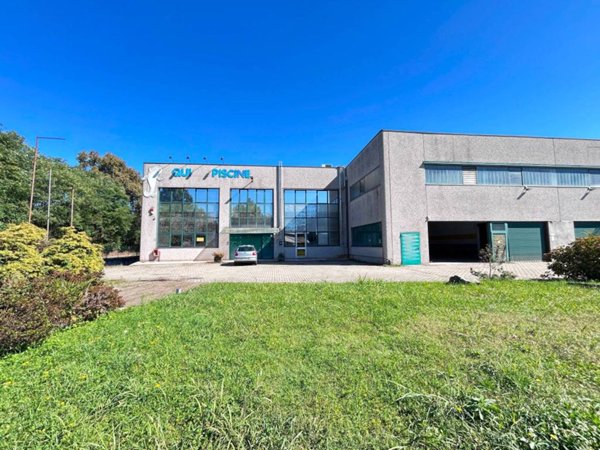 locale commerciale in vendita a Borgo Ticino