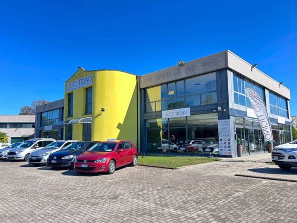 locale commerciale in vendita a Borgo Ticino