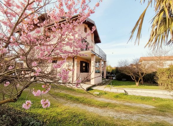 casa indipendente in vendita a Borgo Ticino