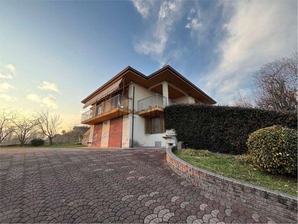 casa indipendente in vendita a Borgo Ticino