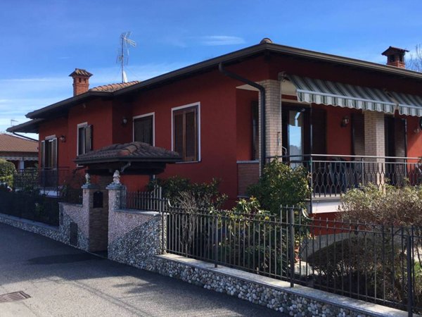 casa indipendente in vendita a Borgo Ticino