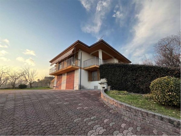 casa indipendente in vendita a Borgo Ticino