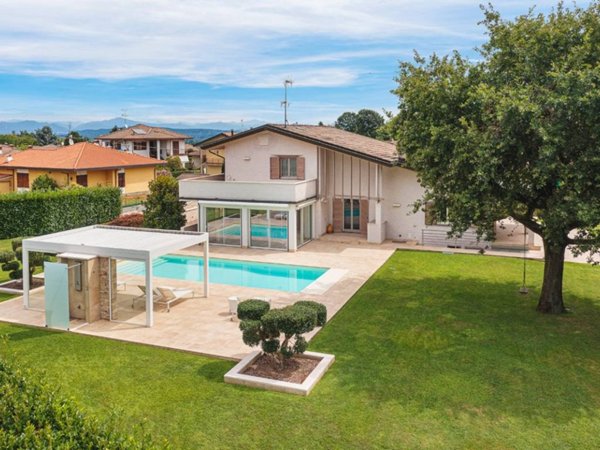 casa indipendente in vendita a Borgo Ticino