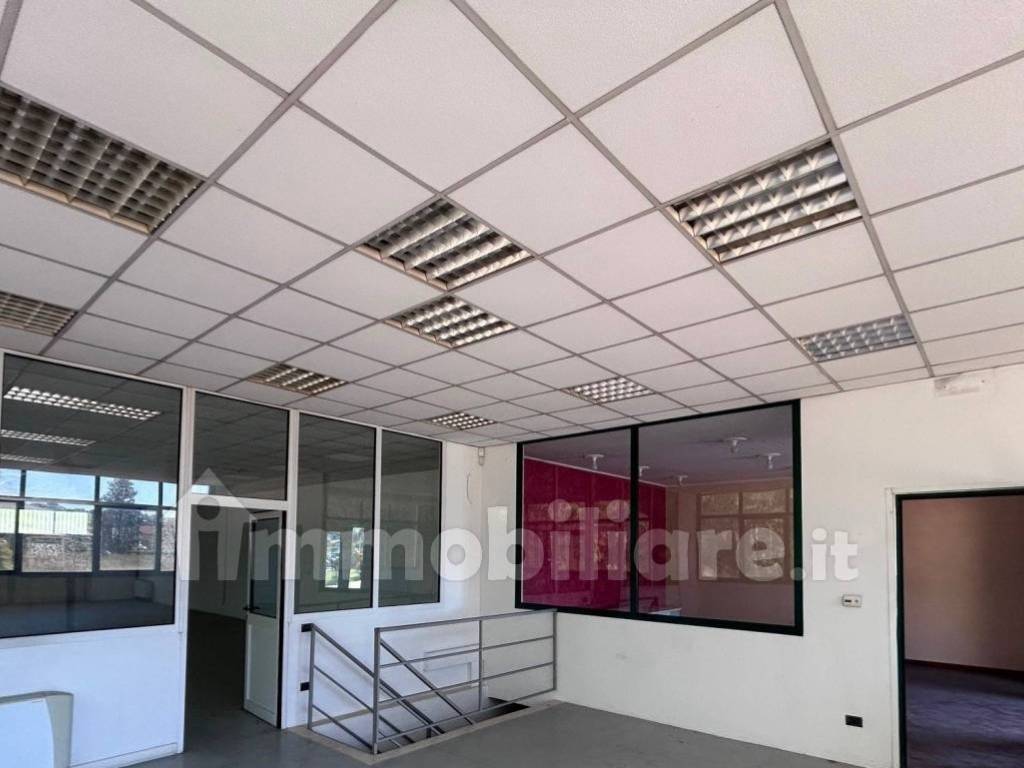 locale commerciale in vendita a Borgo Ticino
