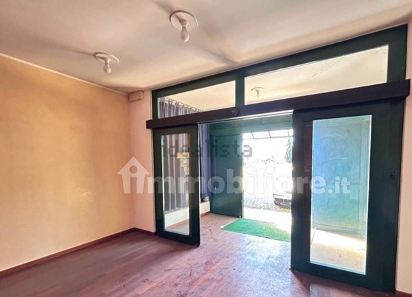 negozio in vendita a Borgo Ticino in zona Lazzaretto