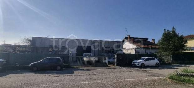 locale commerciale in vendita a Borgo Ticino