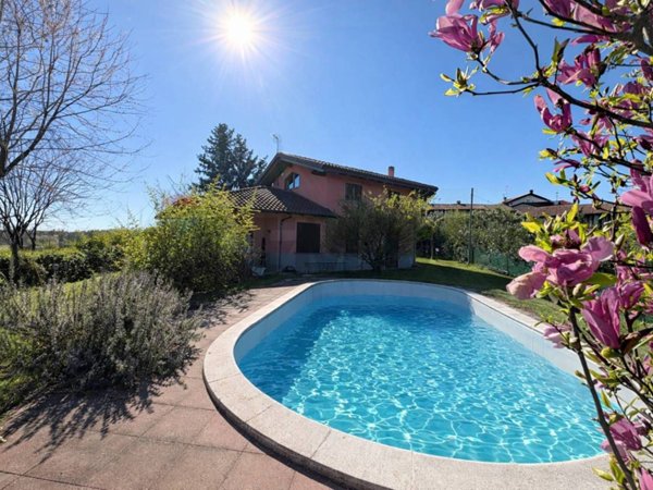 casa indipendente in vendita a Borgo Ticino