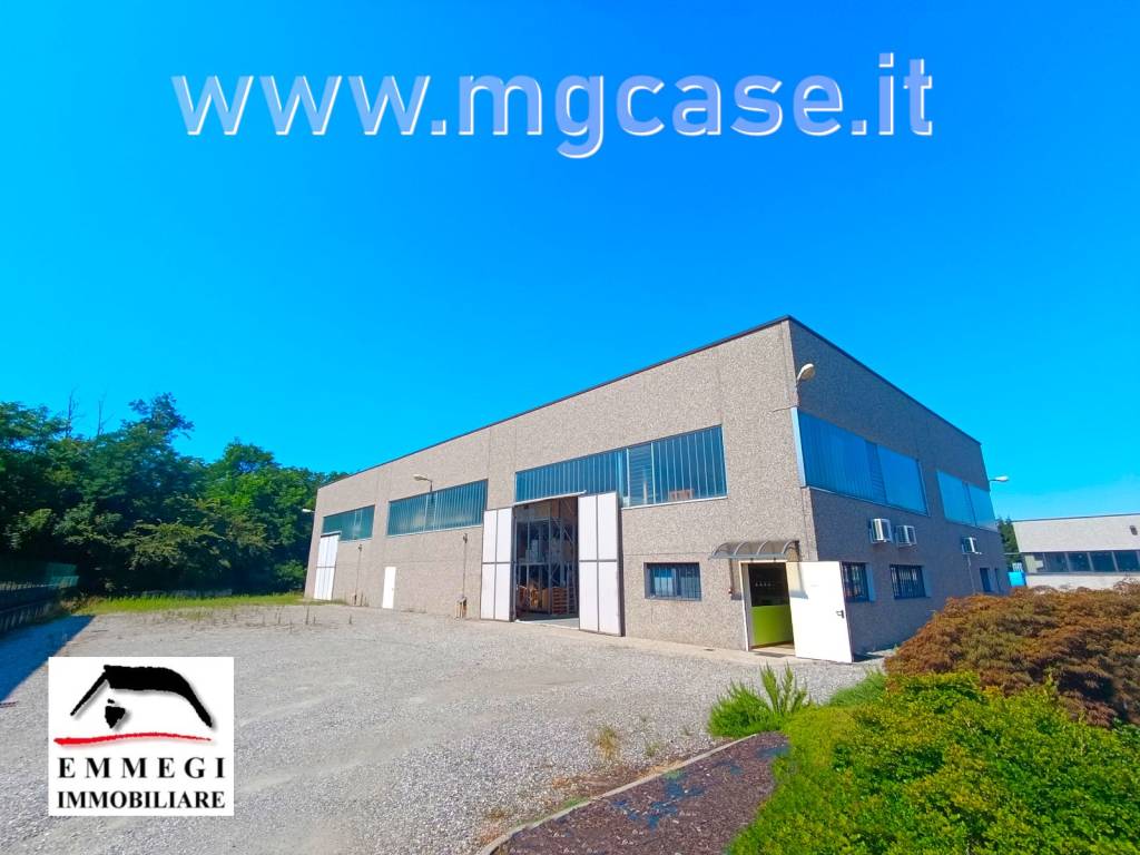 locale commerciale in vendita a Borgo Ticino