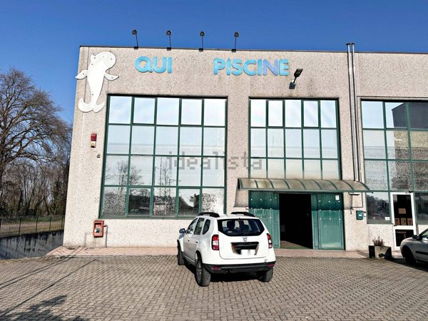 locale commerciale in vendita a Borgo Ticino