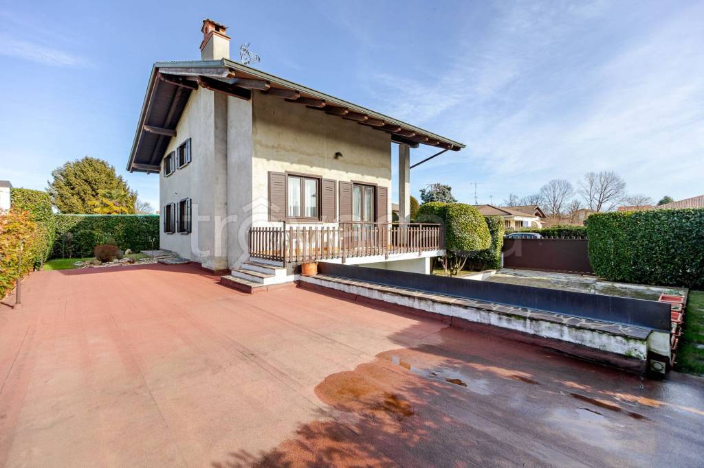 casa indipendente in vendita a Borgo Ticino
