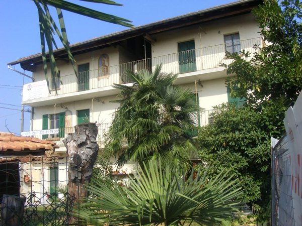 pentavano in vendita a Borgo Ticino