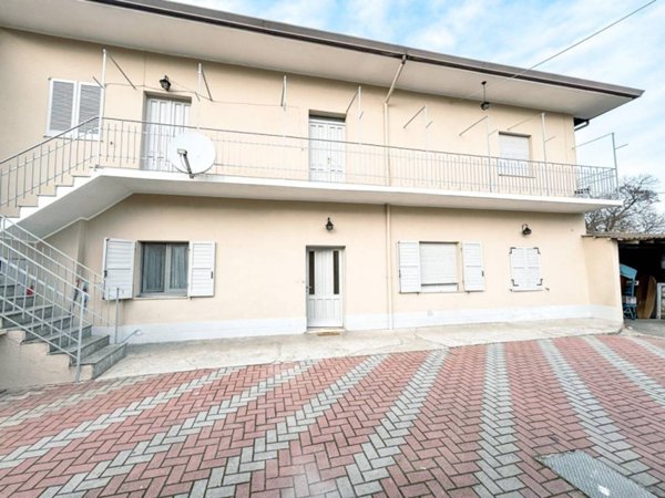 casa indipendente in vendita a Borgo Ticino in zona Lazzaretto