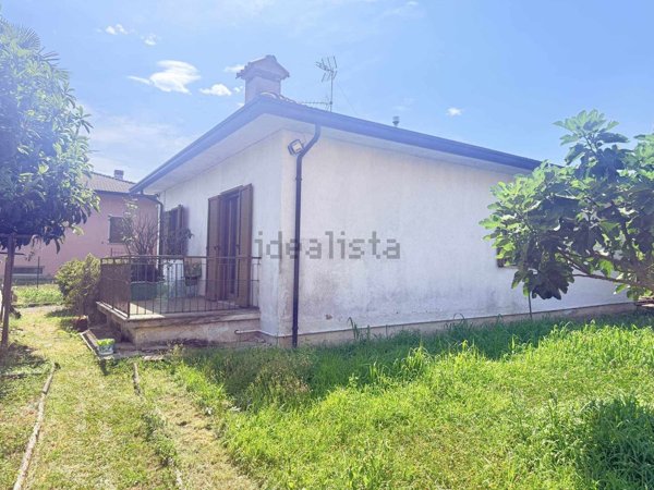 casa indipendente in vendita a Borgo Ticino in zona Gagnago