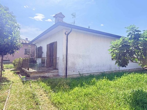 casa indipendente in vendita a Borgo Ticino in zona Gagnago