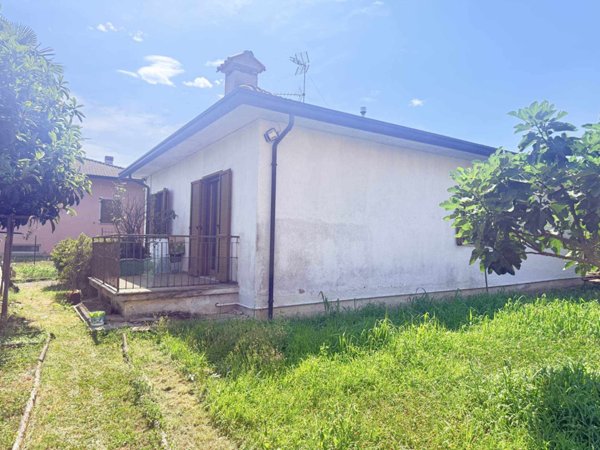 casa indipendente in vendita a Borgo Ticino in zona Gagnago