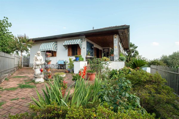 casa indipendente in vendita a Borgo Ticino in zona Gagnago