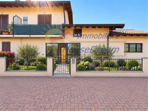 appartamento in vendita a Borgo Ticino in zona Gagnago
