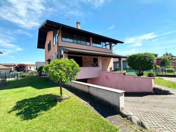 casa indipendente in vendita a Borgo Ticino in zona Gagnago