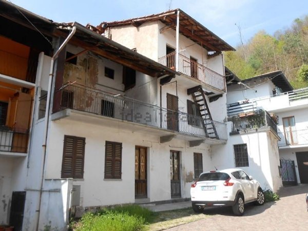 esavano in vendita a Briga Novarese