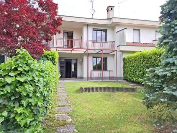 casa indipendente in vendita a Briga Novarese