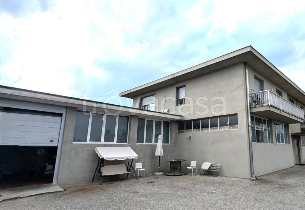 casa indipendente in vendita a Briga Novarese