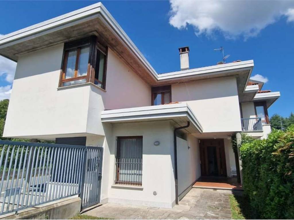 casa indipendente in vendita a Briga Novarese