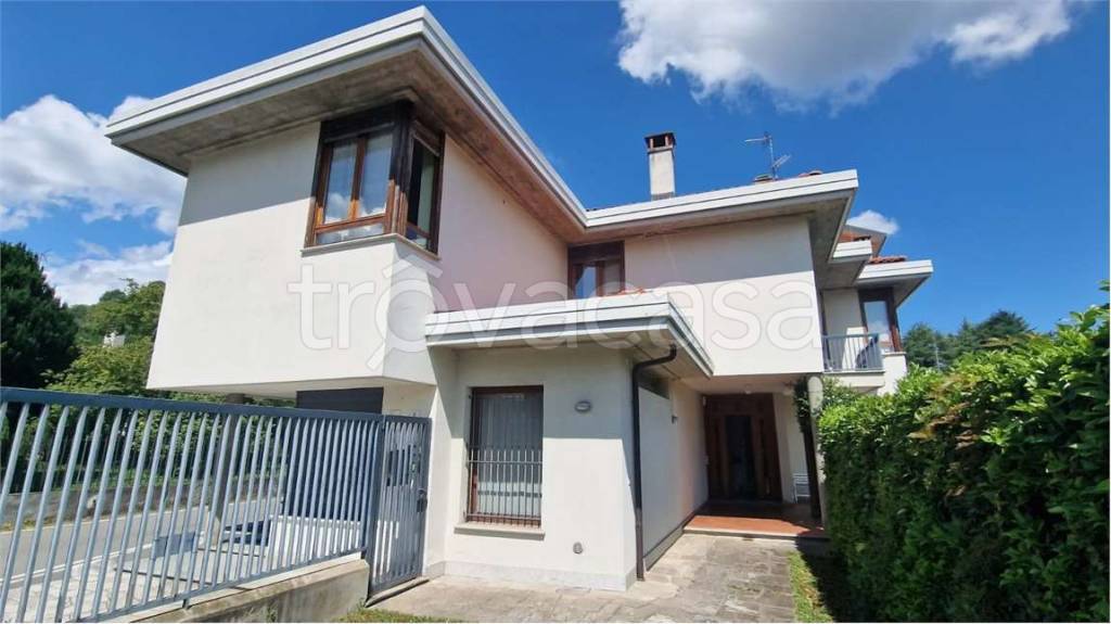 casa indipendente in vendita a Briga Novarese