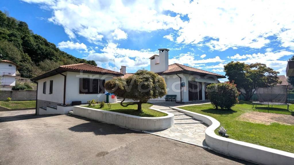 casa indipendente in vendita a Briga Novarese
