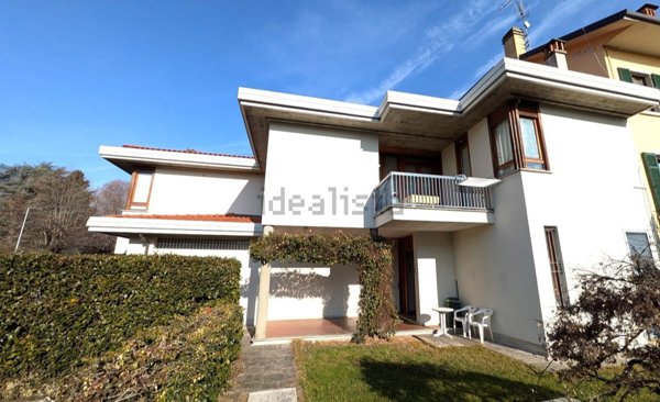 casa indipendente in vendita a Briga Novarese