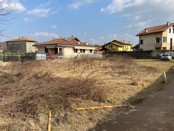 terreno edificabile in vendita a Briga Novarese