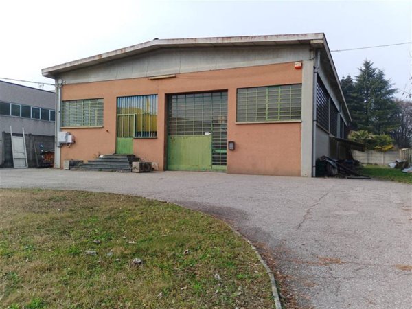 locale commerciale in vendita a Briga Novarese