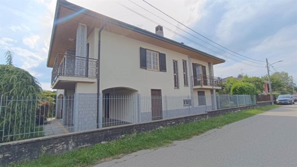 casa indipendente in vendita a Briga Novarese