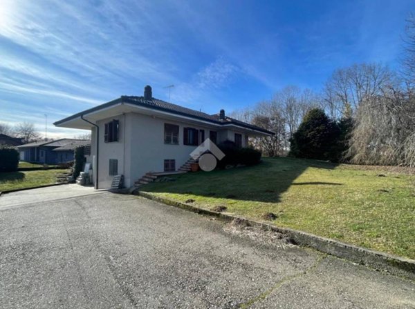 casa indipendente in vendita a Briga Novarese
