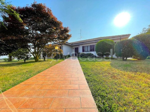 casa indipendente in vendita a Caltignaga