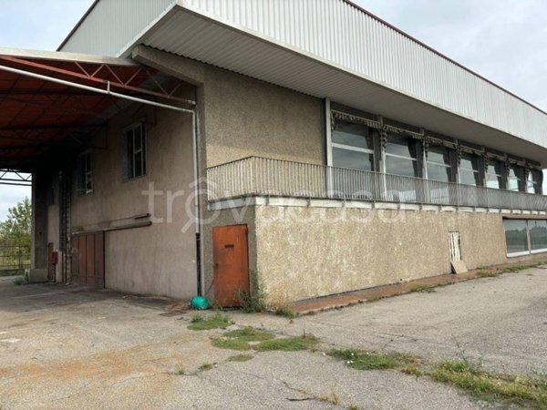 locale commerciale in vendita a Caltignaga