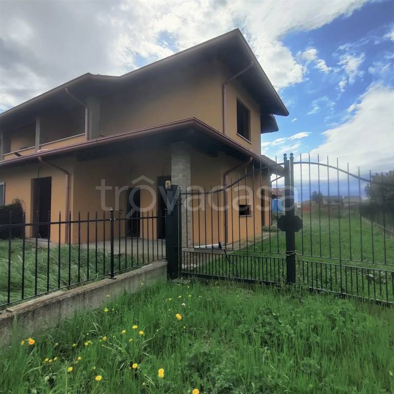 casa indipendente in vendita a Caltignaga