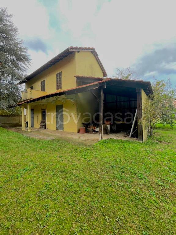 casa indipendente in vendita a Caltignaga in zona Sologno