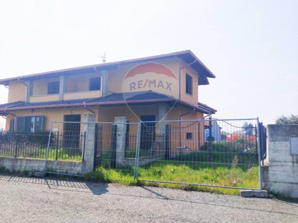 casa indipendente in vendita a Caltignaga in zona Sologno