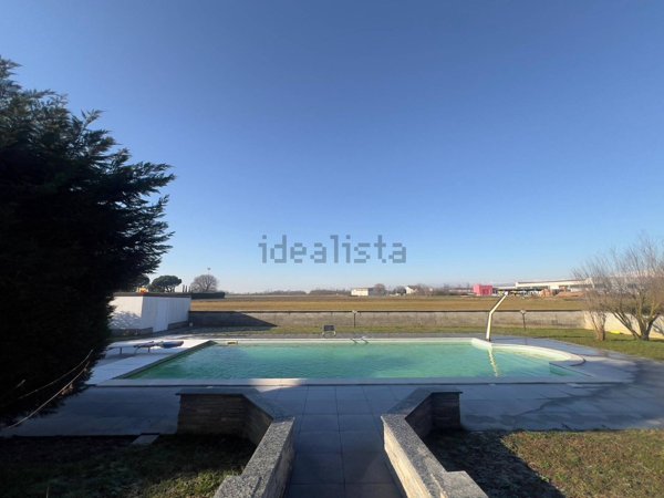 casa indipendente in vendita a Caltignaga