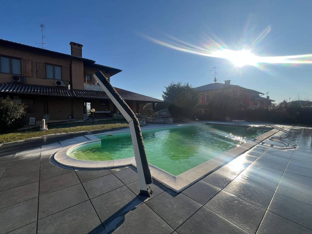 casa indipendente in vendita a Caltignaga