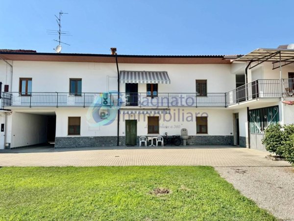 casa indipendente in vendita a Caltignaga in zona Sologno