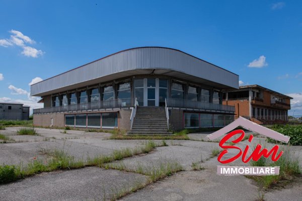 locale commerciale in vendita a Caltignaga