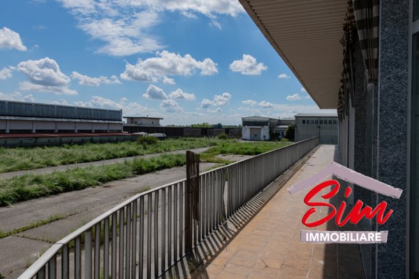 locale commerciale in vendita a Caltignaga