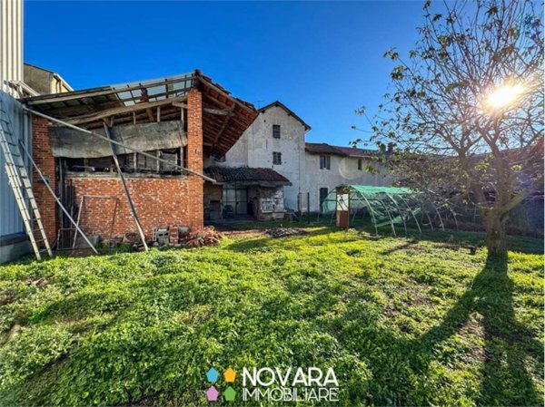 casa semindipendente in vendita a Caltignaga