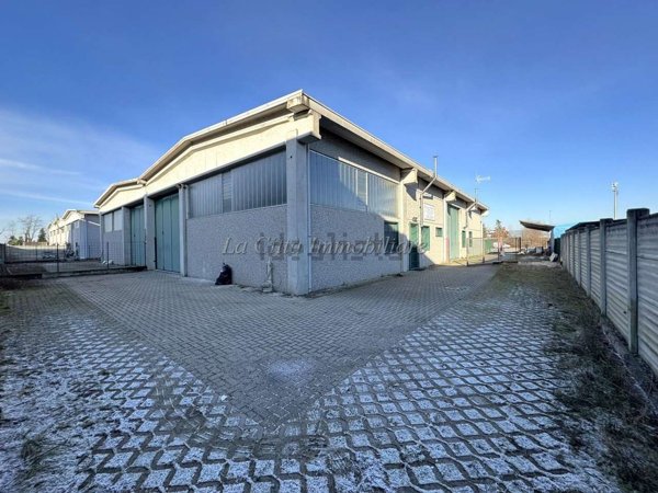 capannone in vendita a Caltignaga