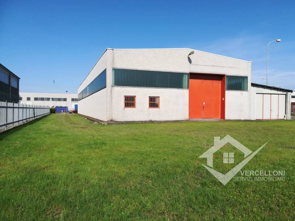 locale commerciale in vendita a Caltignaga